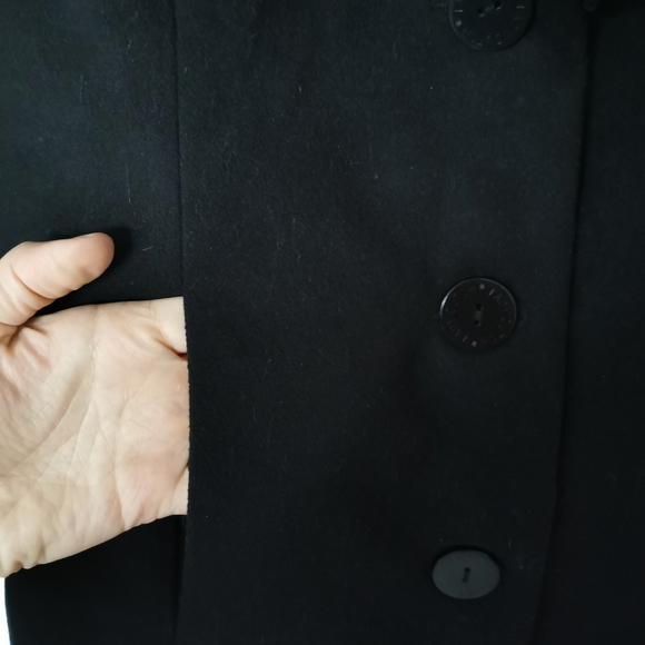 Beautiful Lady Dutch Coat - Picture 3 of 8